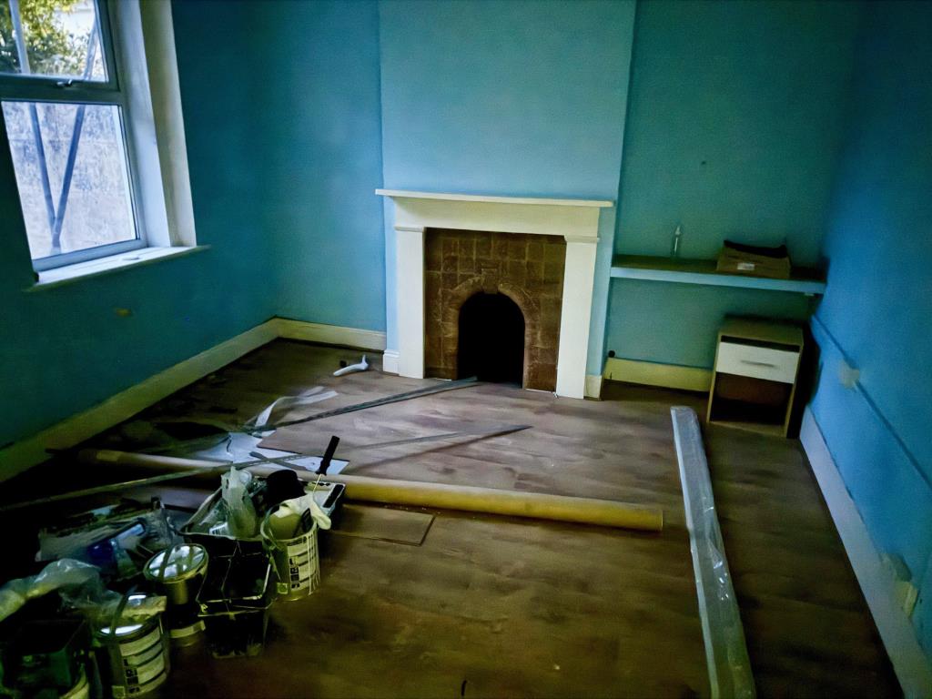 Lot: 2 - GROUND FLOOR GARDEN FLAT FOR IMPROVEMENT - Bedroom 2